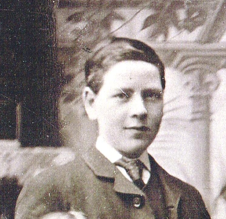 Photo of photos/William McLennan (bn 1871 Kiltearn) portrait